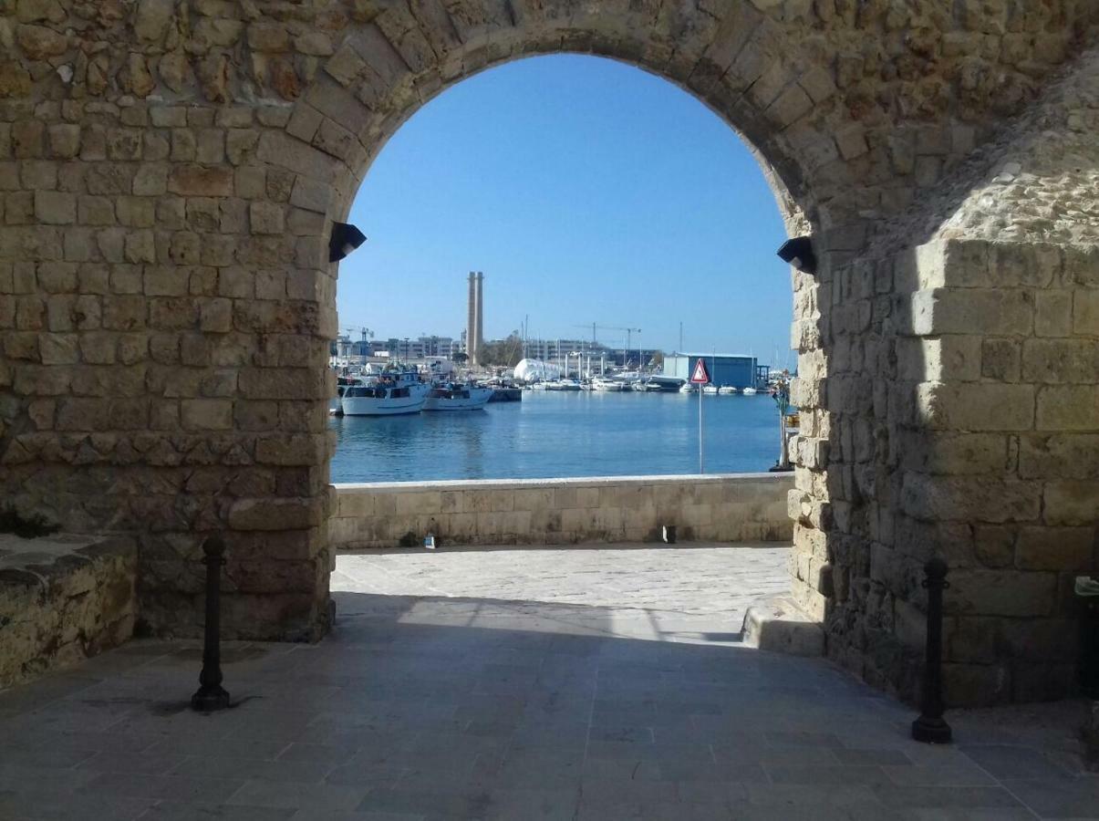 Casa Vacanze Antiche Mura E Poi Monopoli Exteriör bild