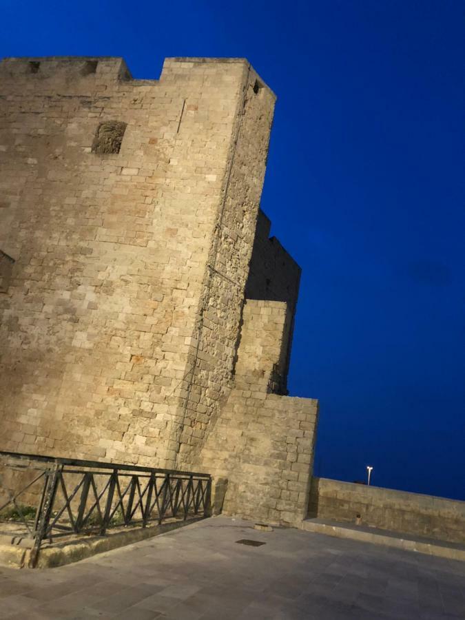 Casa Vacanze Antiche Mura E Poi Monopoli Exteriör bild